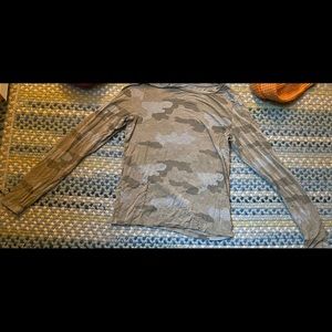 AE long sleeve camo soft and sexy shirt!!